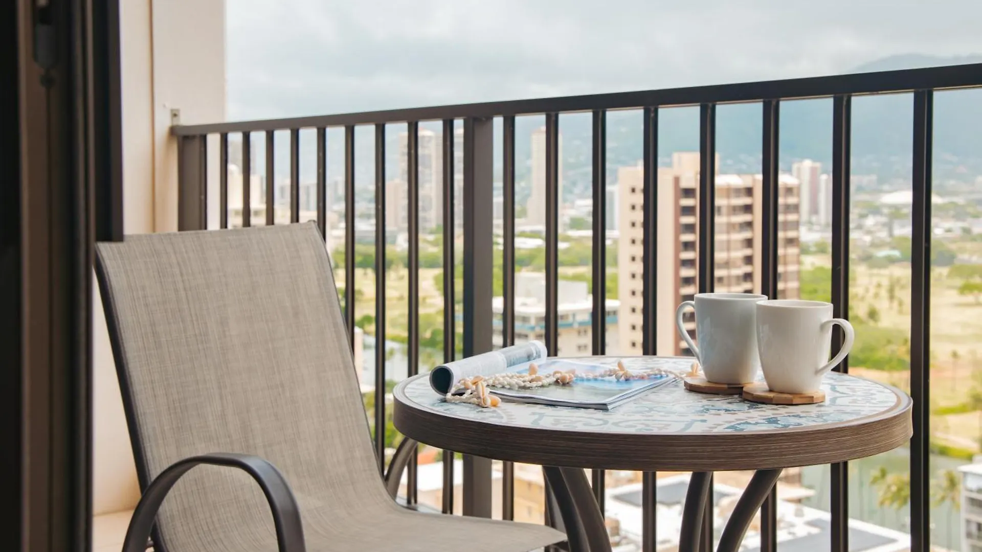 Free Parking Close To Waikiki Beach Pool & Hot Tub Honolulu United States