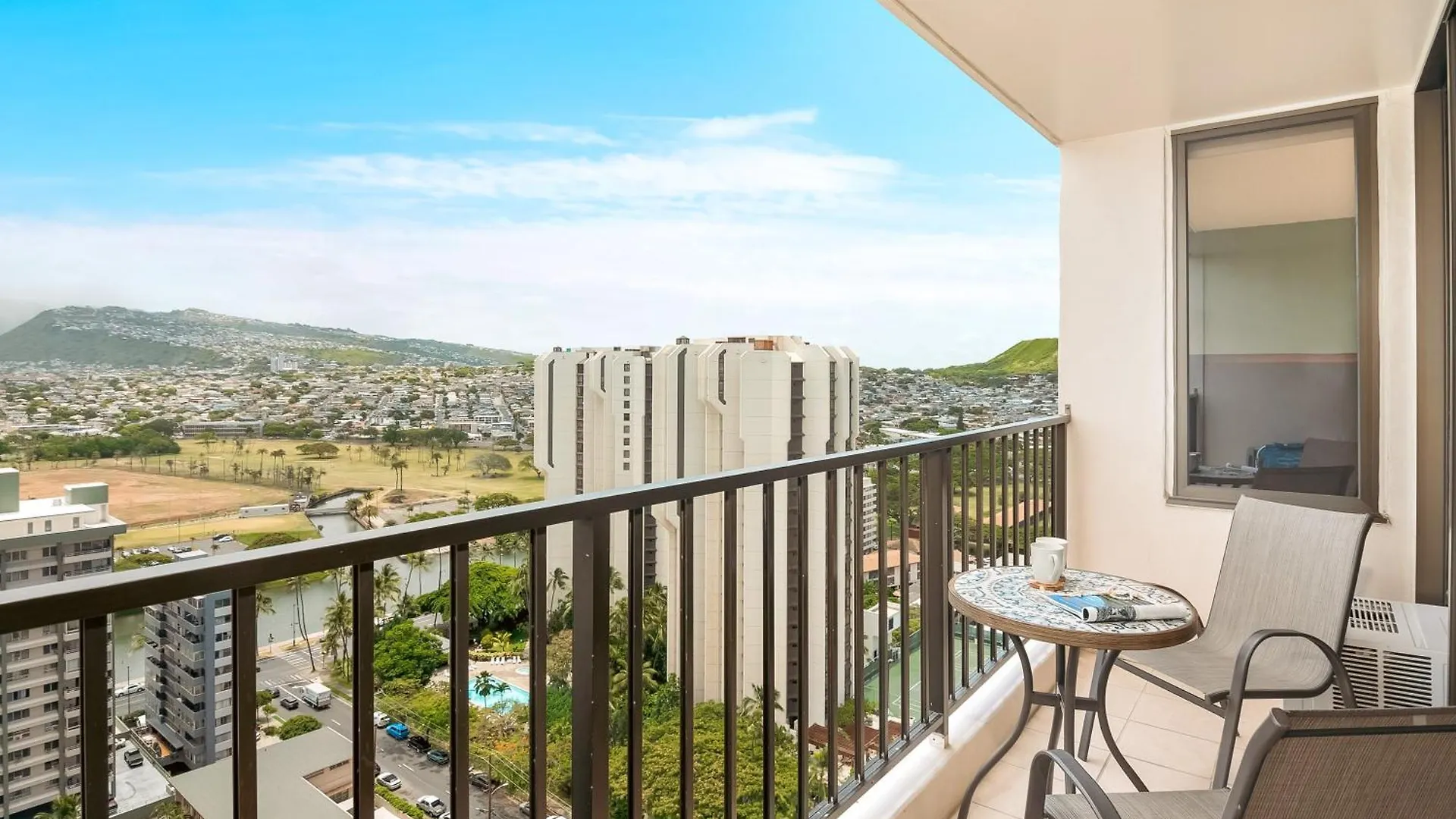 Free Parking Close To Waikiki Beach Pool & Hot Tub Honolulu Appartamento